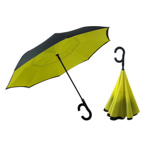 Parapluie inversé de couleur jaune luttant contre le soleil